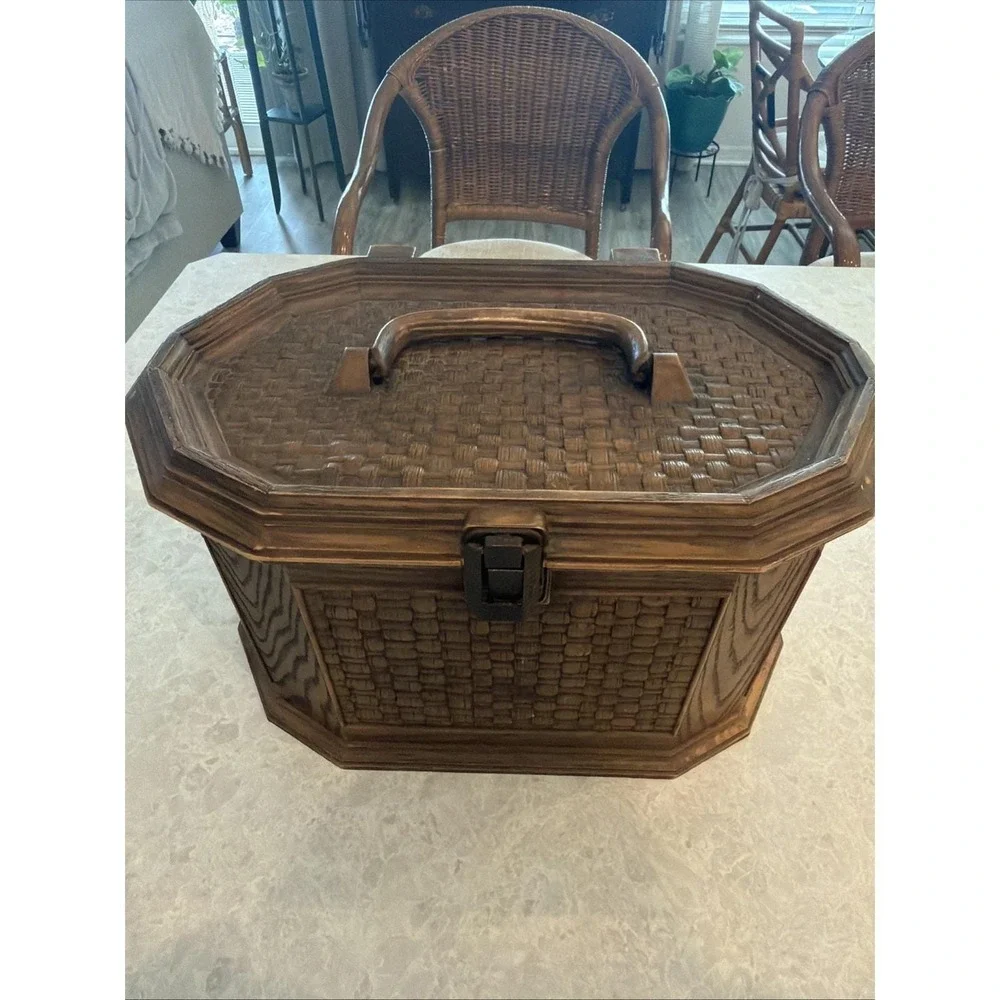 MCM Vintage Lerner Plastic Sewing Box w/ Interior Accessory Tray Faux Wood/Weave